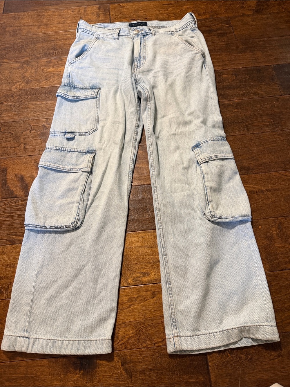 Aeropostale Low Rise Cargo Jean, size 8